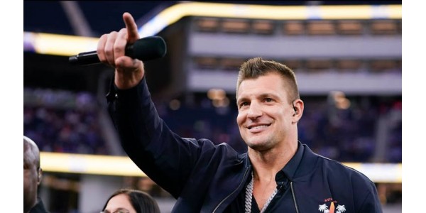 Rob Gronkowski prend officiellement sa retraite avec les New England Patriots Rob Gronkowski prend officiellement sa retraite avec les New England Patriots